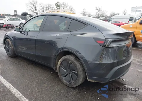2026 Tesla Model Y Long Range Dual Motor All-Wheel Drive/Long Range Launch Series z USA, uszkodzony, nr VIN 7SAYGDEE2TA470921